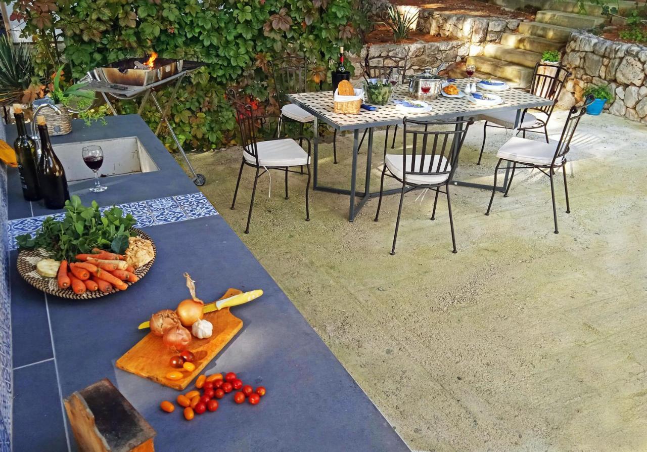 Quercus Apartment Stara Baska Bagian luar foto