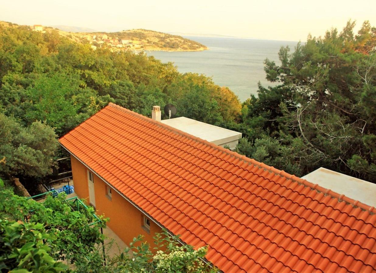 Quercus Apartment Stara Baska Bagian luar foto